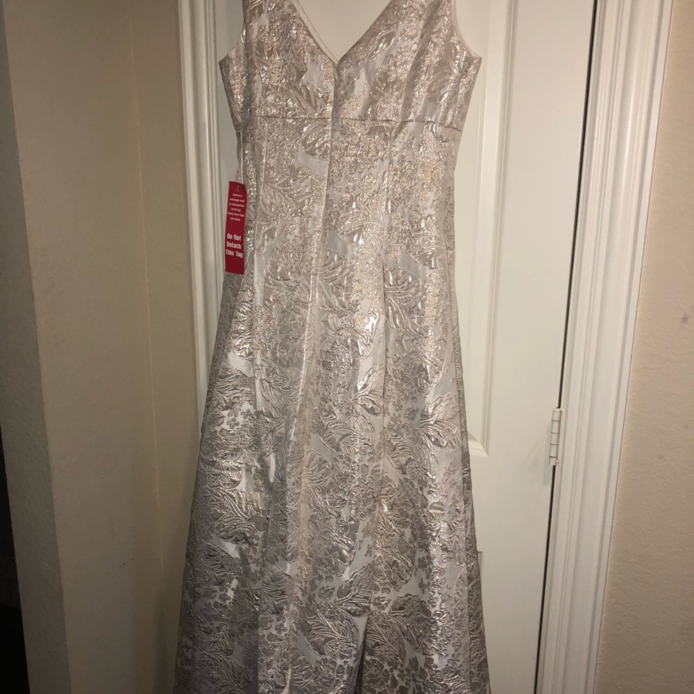 Prom gown - Picture 3 of 4